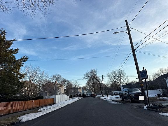 4th image of 2 Chapel Rd