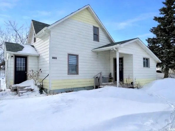 821 2nd AVENUE E, Zenon Park, SK S0E 1W0