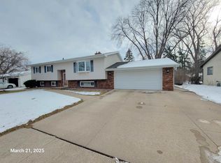 600 N Canterbury Dr, Appleton, WI 54915