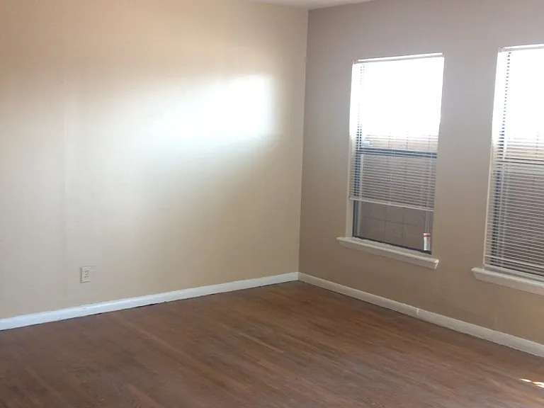 4430 N Main St — Photo 3