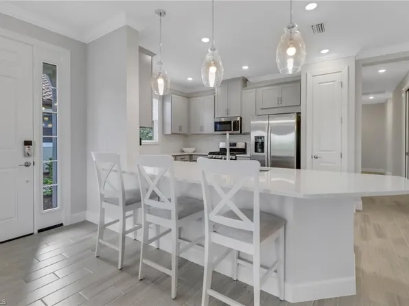 15561 Vittorio St, Naples, FL 34114