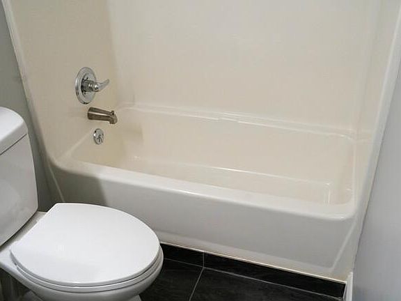 Bath tub