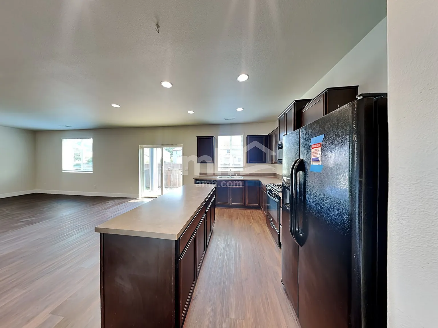 5 bed, 3.0 bath, 2592 sqft, $3,080 — Photo 3