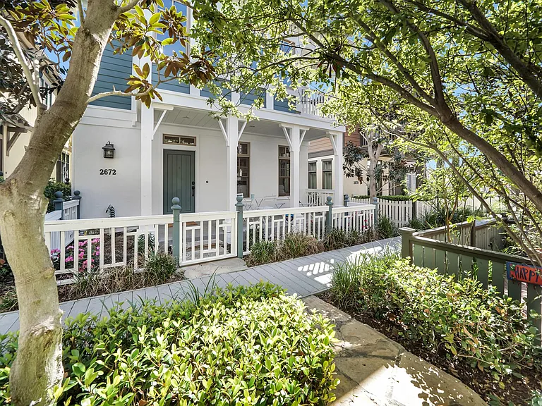 2672 Bungalow Pl — Photo 1