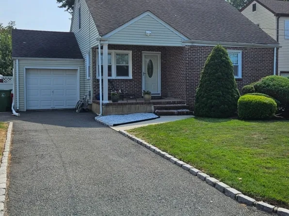 347 Birchwood Rd, Linden City, NJ 07036
