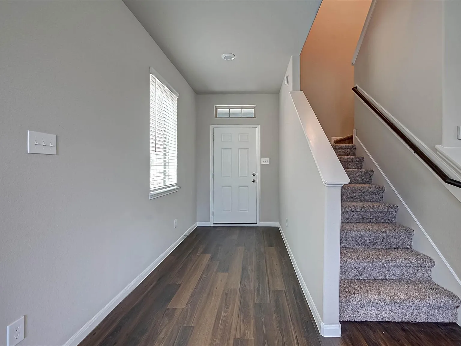 4 bed, 2.5 bath, 2055 sqft, $2,400 — Photo 2