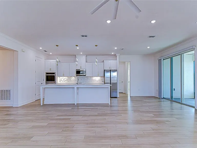 10027 Dolphin Gull Cir — Photo 22