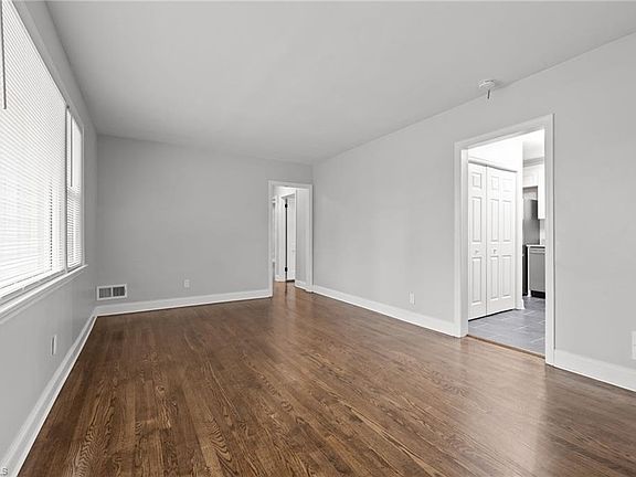 4th image of 3403 Wilshire Dr
