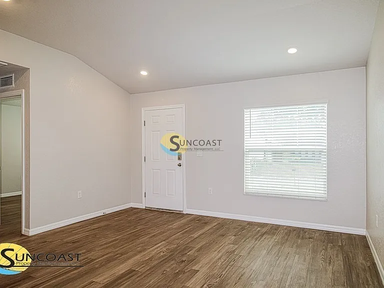 27169 Washington St — Photo 10