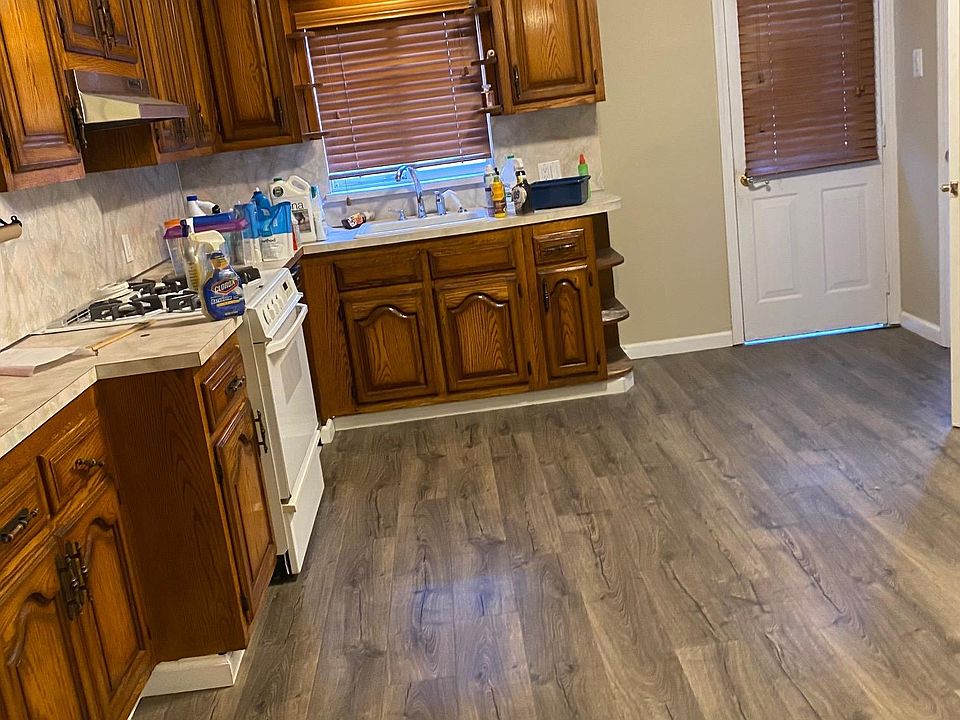 EXTRA LARGE MODERN KITCHEN