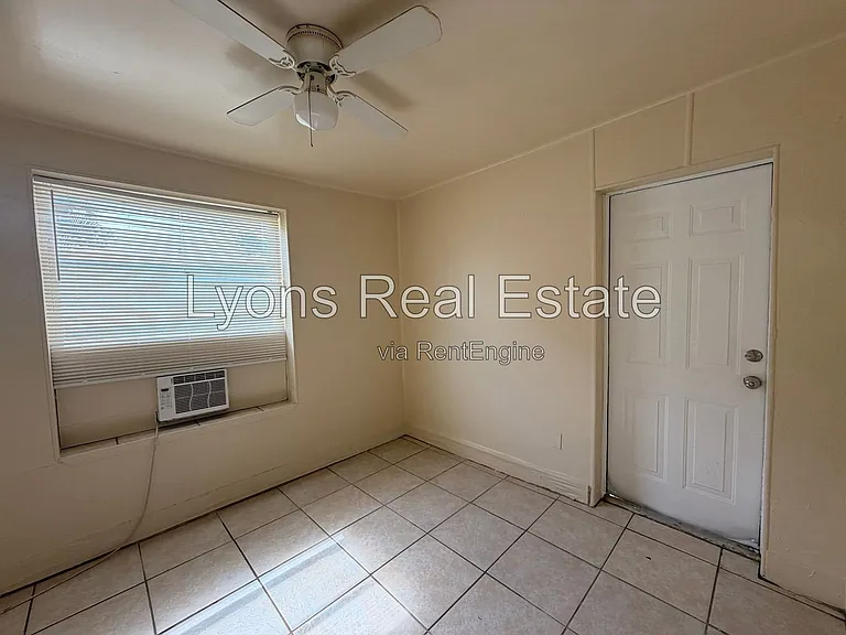 8110 Howell Ave — Photo 12