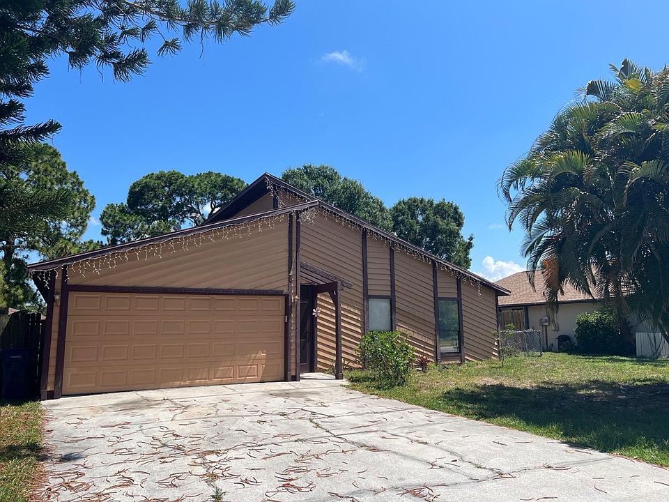 1st image of 913 Cypress Wood Ln