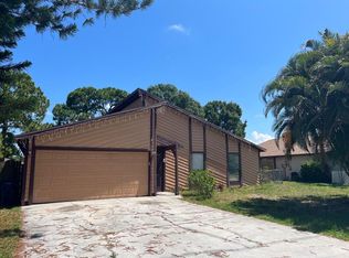 913 Cypress Wood Ln, Sarasota, FL 34243