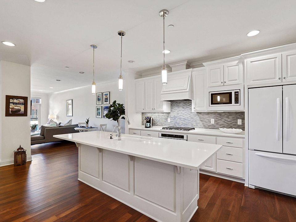 875 Lake St N APT 202, Wayzata, MN 55391 Zillow