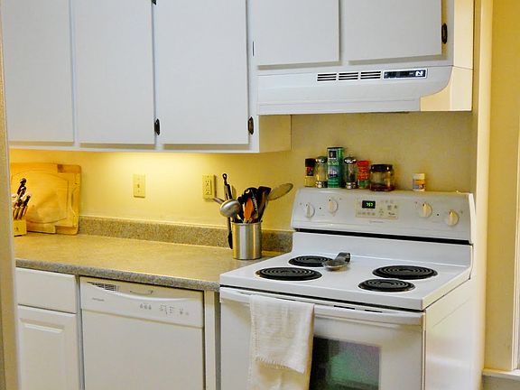 5th image of 4525 Stuart St