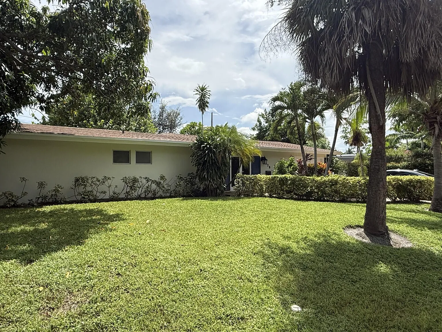 2 bed, 2.5 bath, 1741 sqft, $6,000 — Photo 3