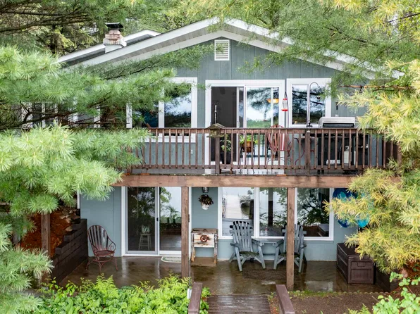 W5625 Springwater Dr, Wild Rose, WI 54984