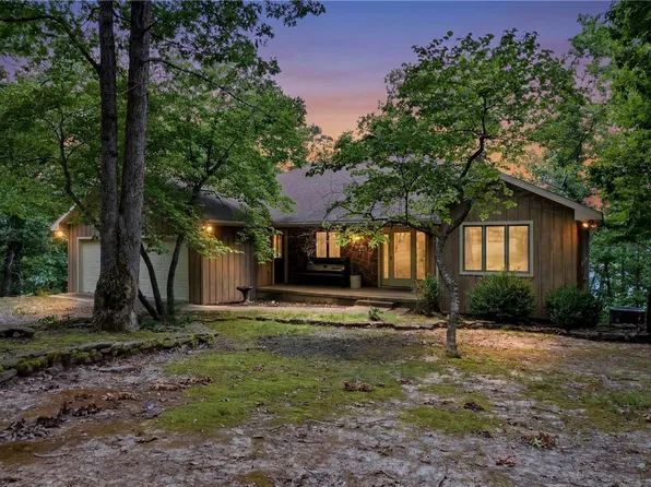 891 Lakeview Dr, Eureka Springs, AR 72631