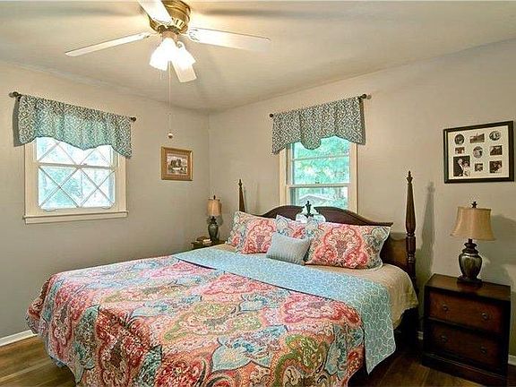 4th image of 3655 Hickory Cir SE