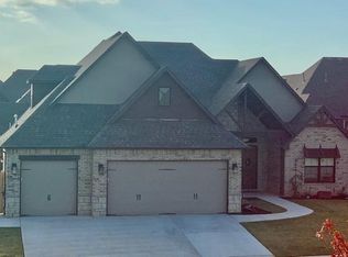 309 Old Home Pl, Yukon, OK 73099