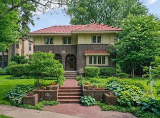 2211 Kenwood Pkwy, Minneapolis, MN 55405