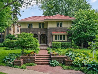 2211 Kenwood Pkwy, Minneapolis, MN, 55405