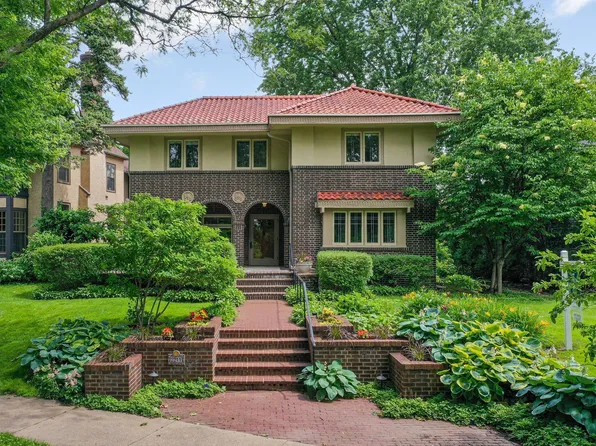 2211 Kenwood Pkwy, Minneapolis, MN 55405