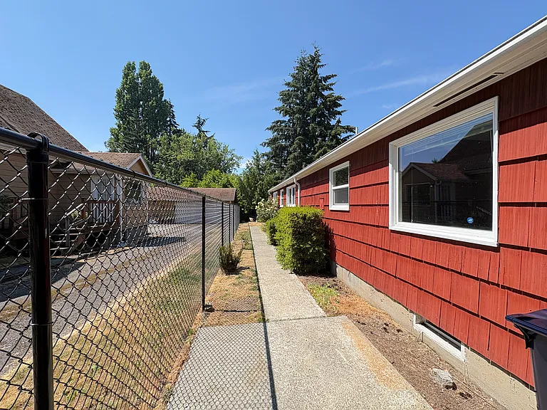 1402 S 44th St — Photo 34