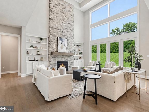 4th image of 520 Newcomen Rd