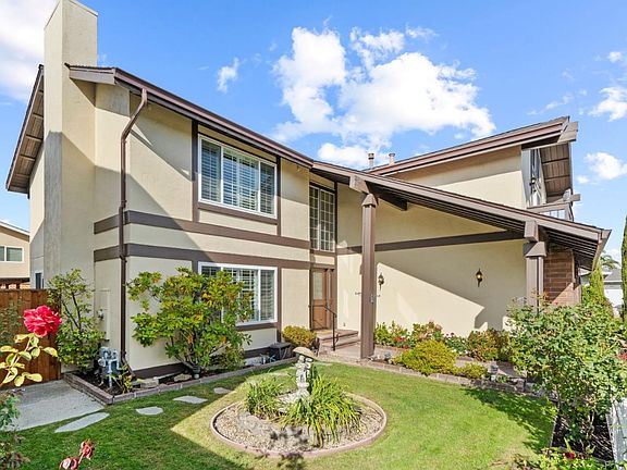 5th image of 939 Laguna Cir