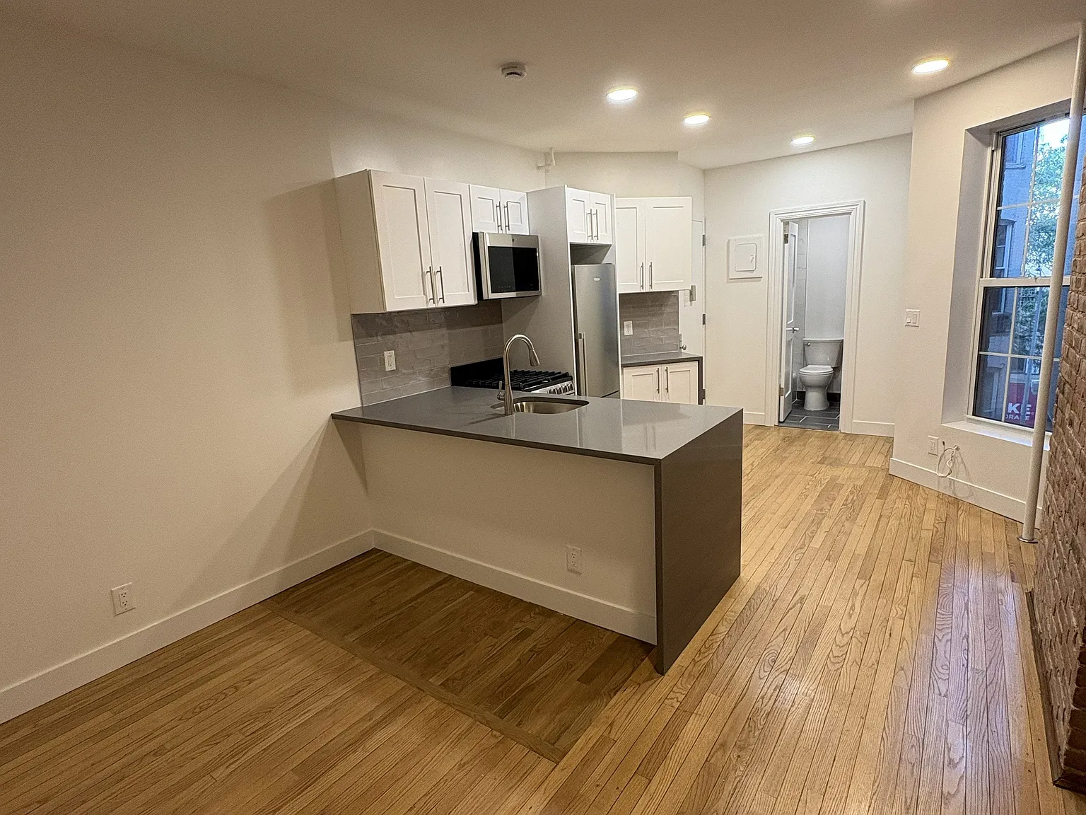316 East 82nd Street — Photo 2