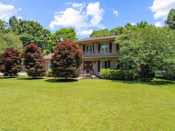 5711 Sharon Dr, Youngstown, OH 44512