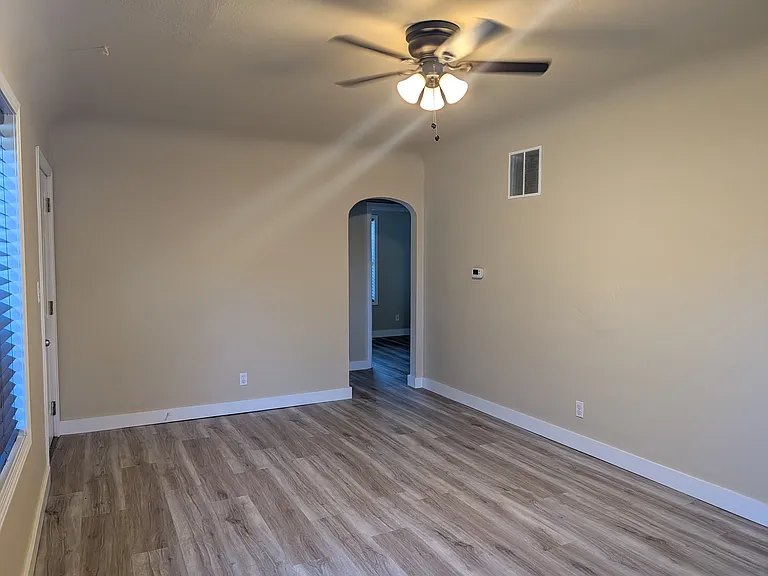 1511 Rochester St — Photo 14