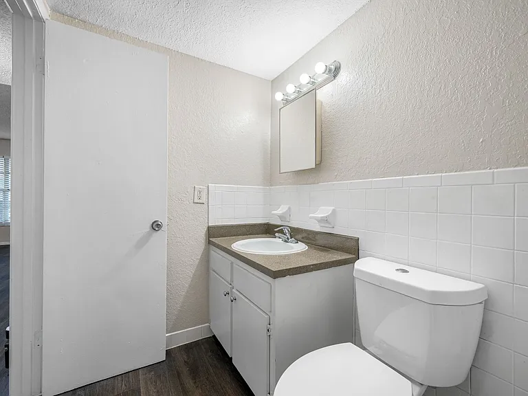KC Flats Apartments — Photo 22