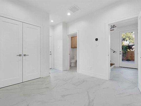 5th image of 5439 Darling St