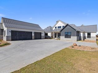 220 Interlaken St, Fredericksburg, TX 78624