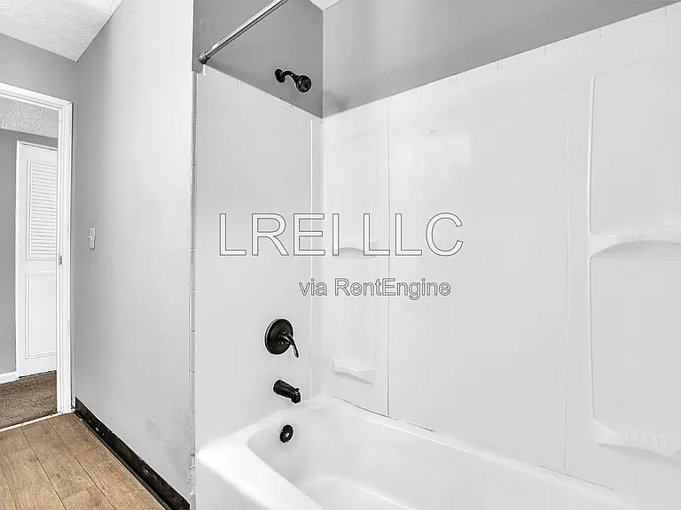 3400 Lesway Ct #7 — Photo 3