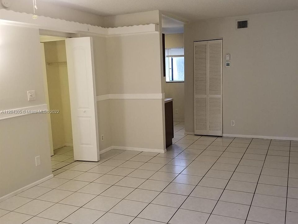 1st image of 512 Gardens Dr APT 104