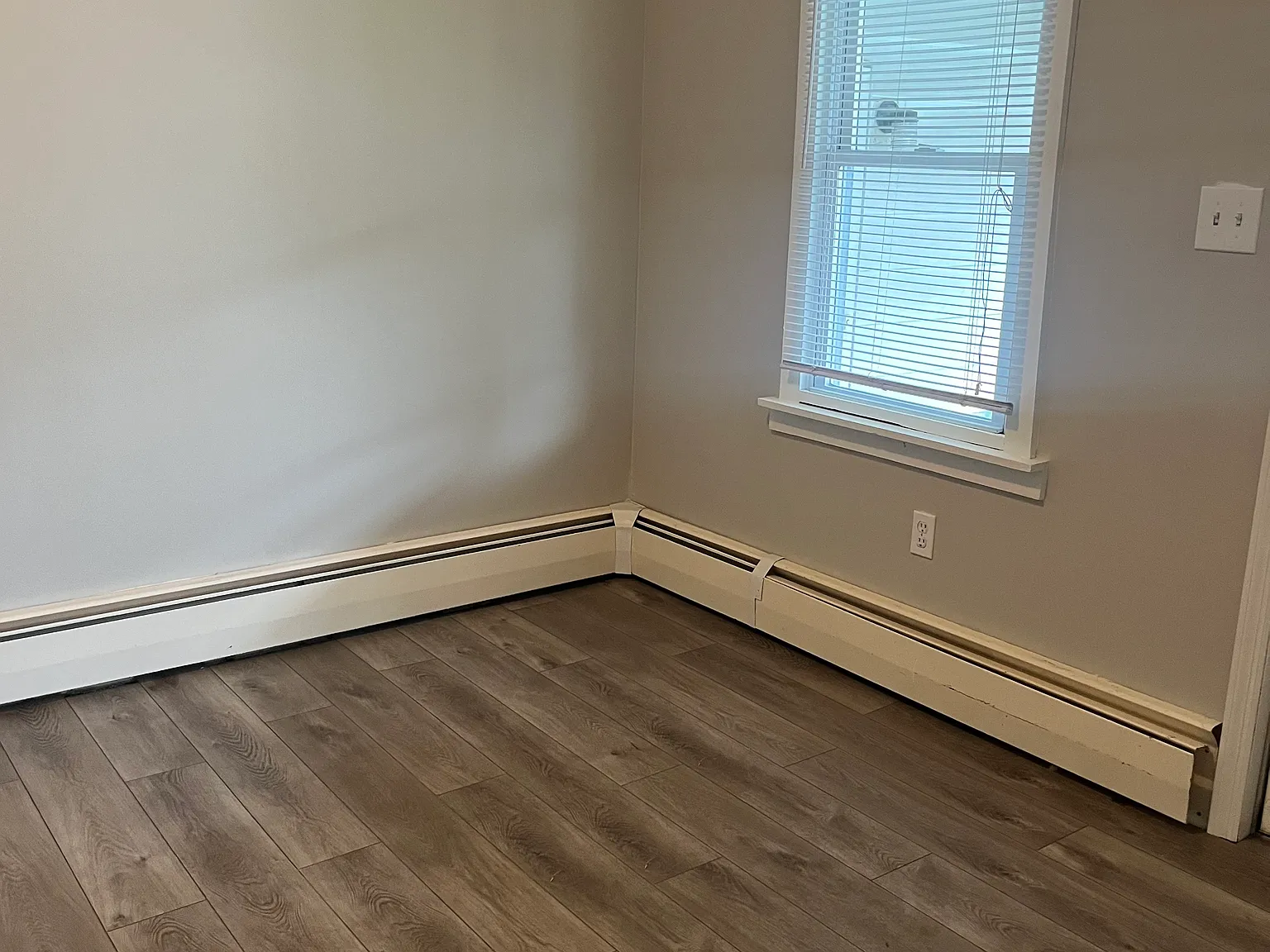 1371 Main St — Photo 4