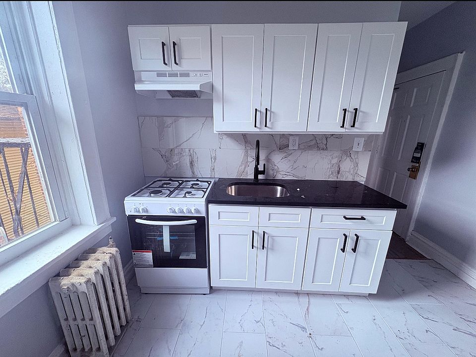 2nd image of 190 Carroll St #25A