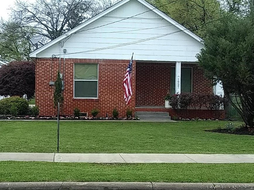 1st image of 1927 Stephenson Dr