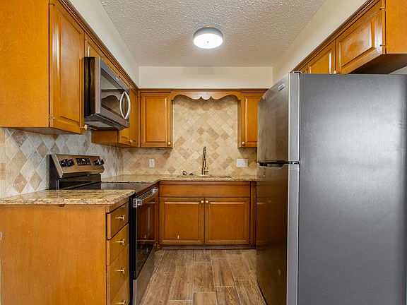 5th image of 621 S Hayes St #6