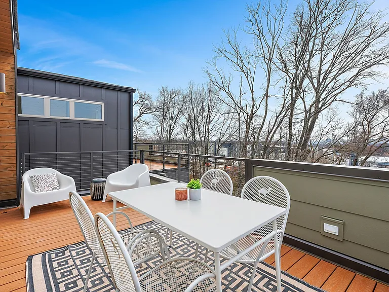 3079 Edwin Cir — Photo 18