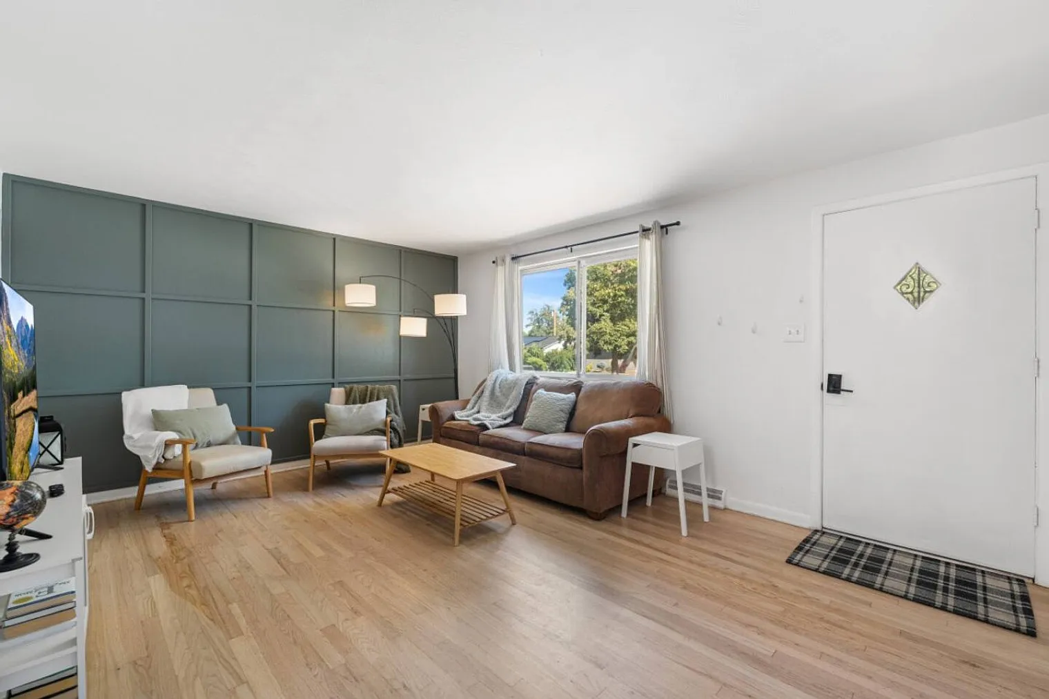 4 bed, 2.0 bath, $4,242 — Photo 4