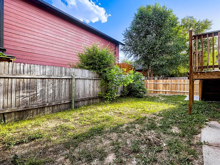 2101 Wedgewood Ct — Photo 16