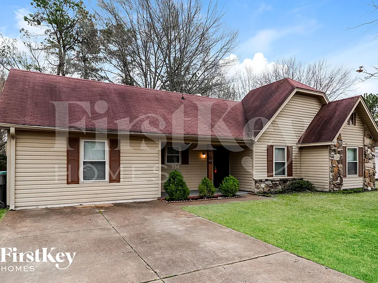 2786 Dromedary Dr — Photo 2