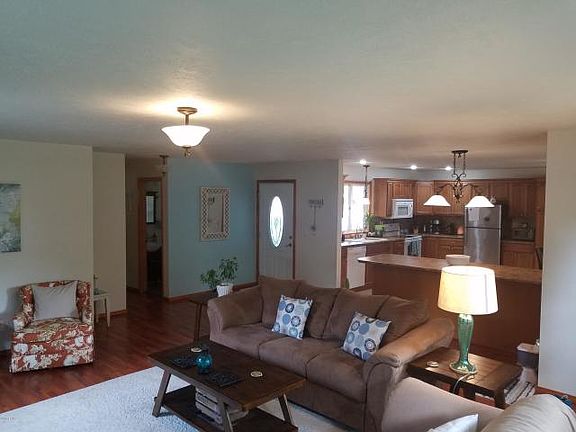 3rd image of 501 S Emerald Ln