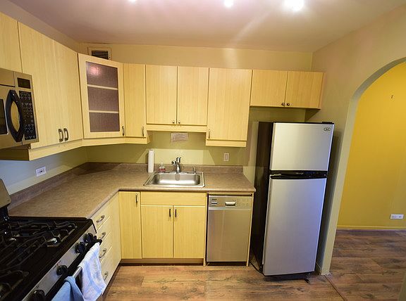 5th image of 1960 N Lincoln Park W APT 405