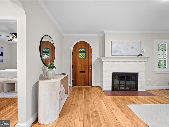 3rd image of 2021 Lansdowne Way