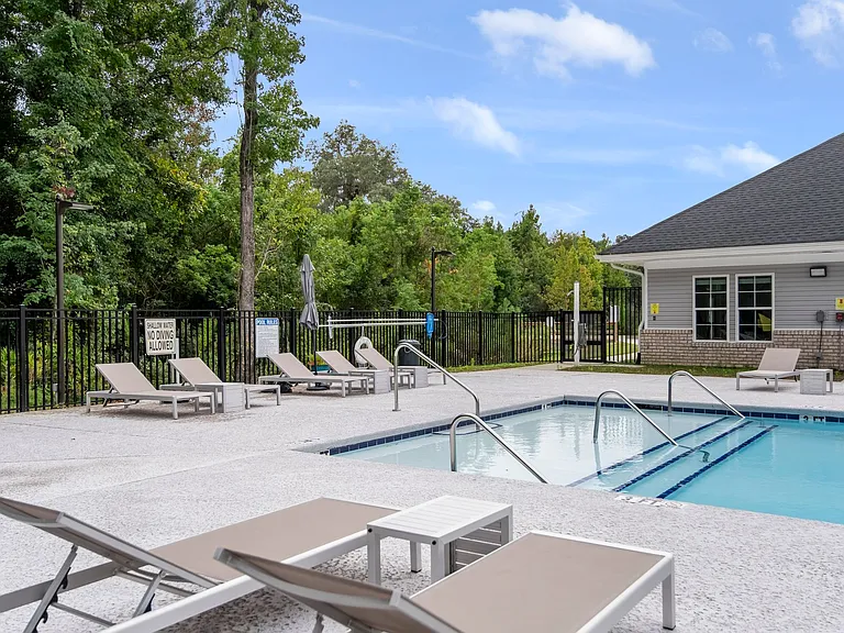 Richmond Place Luxury Apartments — Photo 13